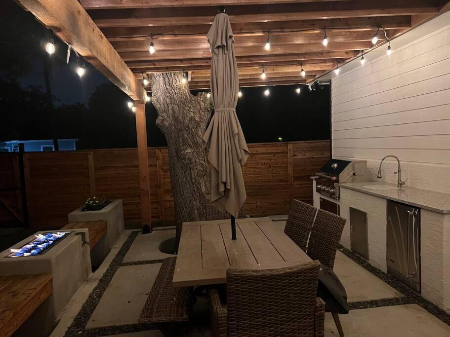 Lamar Villa-3 Bed 2.5 Bath With Outdoor Kitchen San Antonio Exterior photo